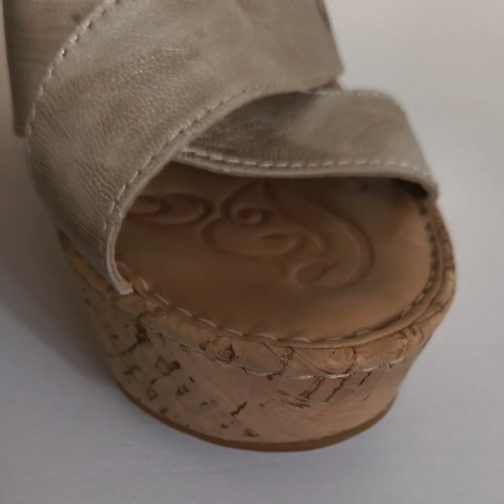 Born Women's Silver Platform Sandals - Picture 4 of 11